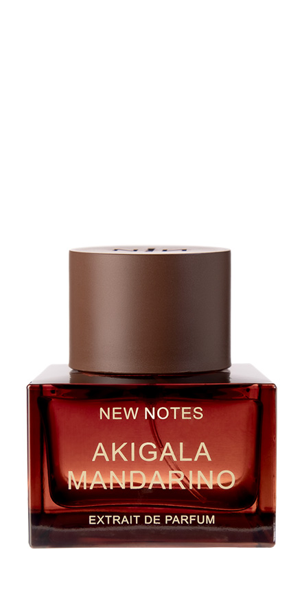 Perfume bottle with a brown cap and amber-red glass, labeled NEW NOTES AKIGALA MANDARINO EXTRAIT DE PARFUM on a white background.